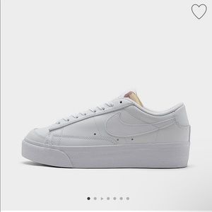 White Blazer low platform. 7.5 wmns